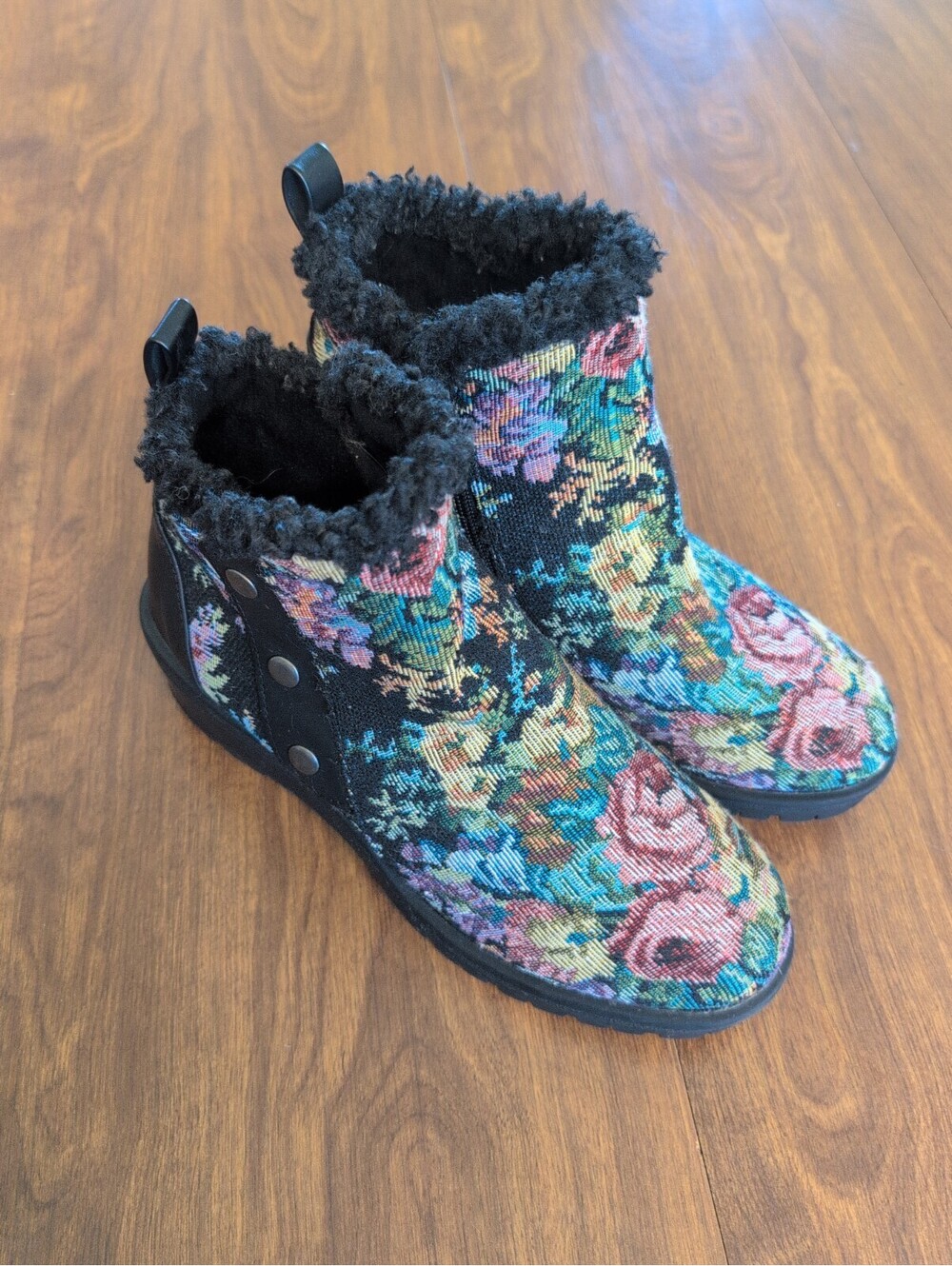 MUK LUKS Norway Womens 9 Black Floral Tapestry Ankle Wedge Booties Side Zip